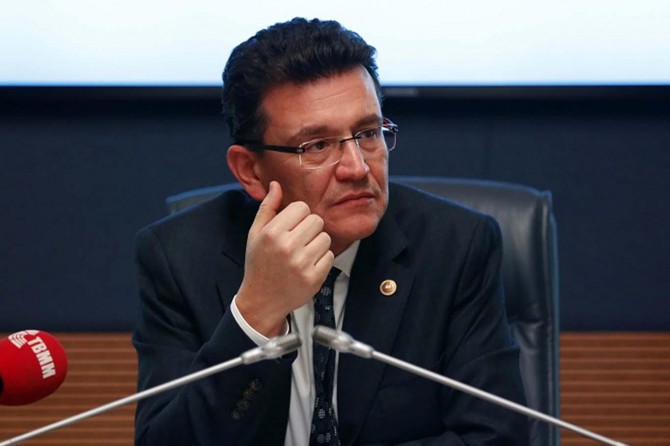 Suriyeli çocukları mutlaka kazanmak gerekir