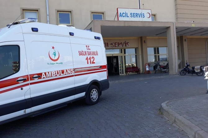 Viranşehir'de motosikletin çarptığı 2 kişi yaralandı
