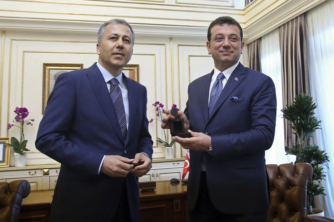 Ekrem İmamoğlu görevi devraldı