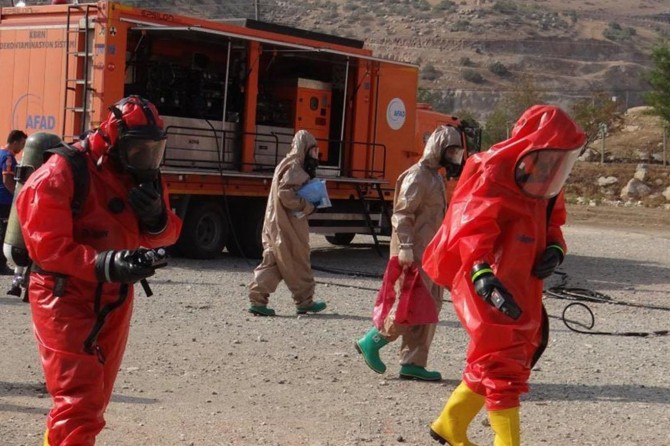 Tekstil fabrikasının kimyasal madde deposunda patlama