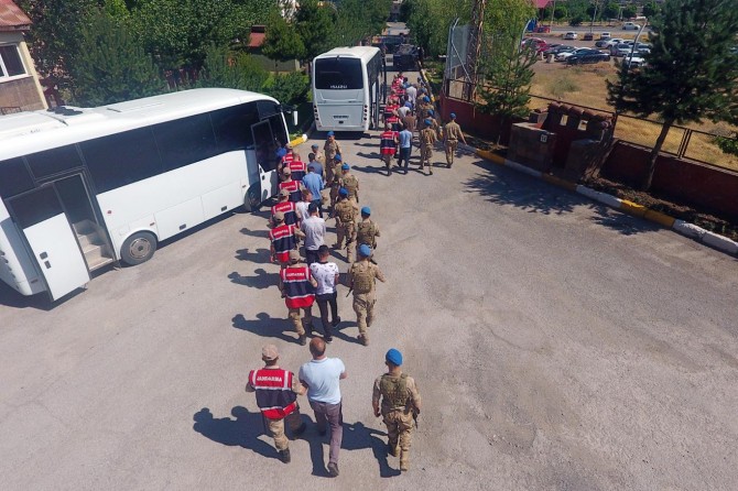 Bitlis merkezli göçmen kaçakçılığı operasyonu: 15 kişi tutuklandı