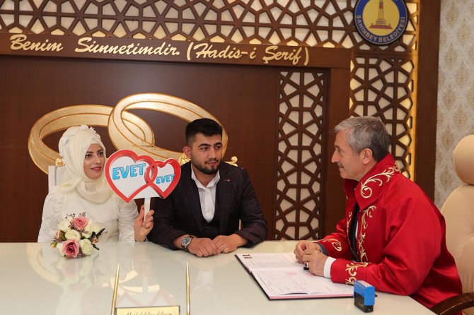 Aileyi güçlü tutarsak toplumu da güçlü tutmuş olacağız