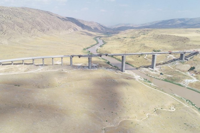 Türkiye'nin 4. büyük viyadüğü temmuzda tamamlanıyor