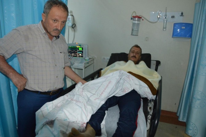 Baykan'da zehirli yılanın ısırdığı çiftçi hastaneye kaldırıldı