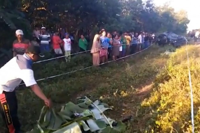 Li Endonezyayê trênê li otomobîlê qelibî: 7 mirî