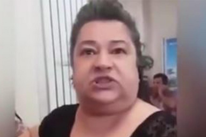 Êrîşa hovane li pîreka bi hîcab hat kirin:Tu nikarî bi hîcabê di daîreya dewletê de bigerî