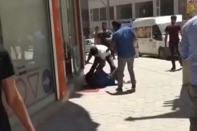 Kızıltepe'de bıçaklı saldırıya uğrayan kadın ağır yaralandı