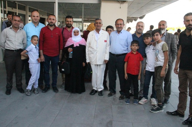 Vanlı hacı adayları dualarla uğurlandı