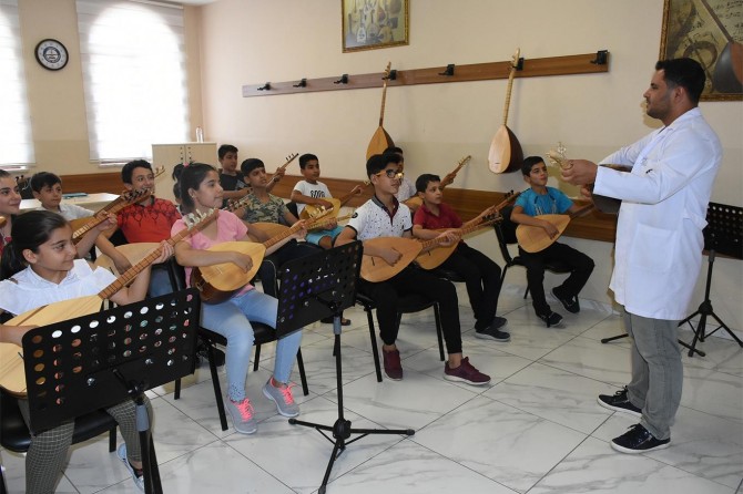 ​Gaziantep’te bağlama ve gitar kursuna yoğun ilgi