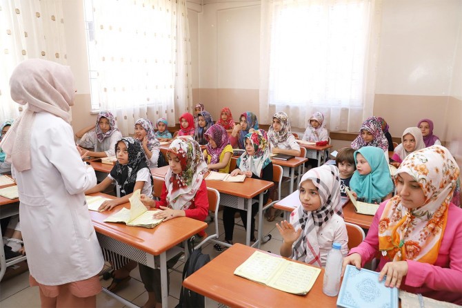 Öğrenciler yaz tatilini Kur’an-ı Kerim öğrenerek geçiriyor