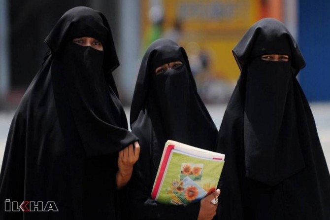 Tunisia bans niqab in government offices