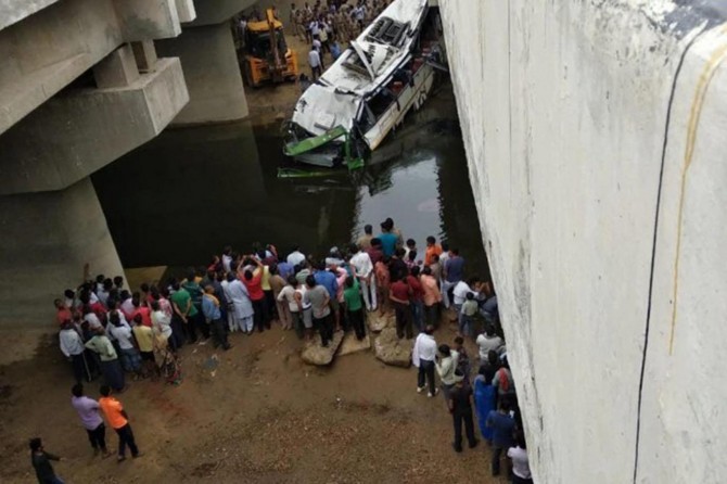 Li Hindistanê otobusa rêwîyan qeza kir: 29 mirî