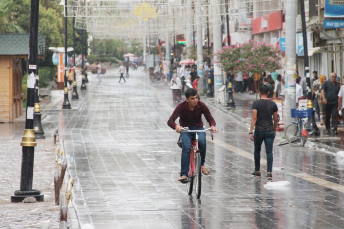 Yaz yağmuru serinletti