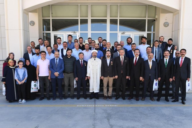 Diyanet İşleri Başkanı Erbaş, 15 Temmuz gazileriyle bir araya geldi