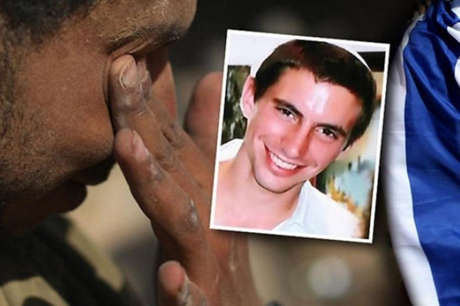 Siyonist esir subayın babasından sahte tören itirafı