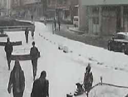 Çorum Sungurlu'da öğrenciler köprüden geçerken köprü çöktü! (video)