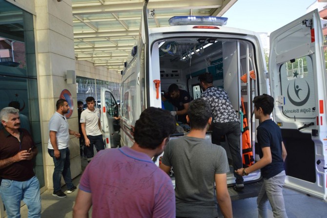 Siirt'te motosiklet 40 metrelik uçuruma yuvarlandı: 2 yaralı