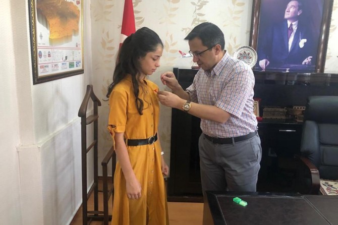 İdil Kaymakamından LGS il birincisine altın ödülü