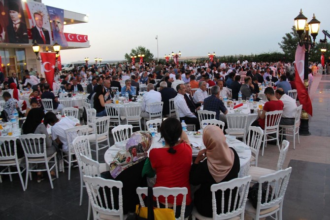 Diyarbakır'da Şehit ve Gazi aileleri akşam yemeğinde bir araya geldi