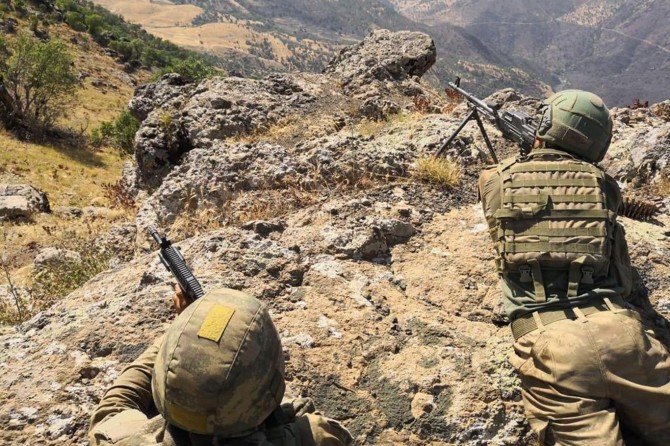 Metina'da 8 PKK'li öldürüldü