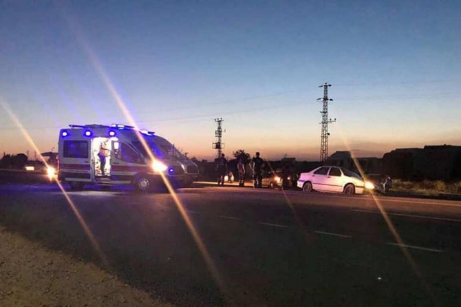 Nizip'te iki otomobil kafa kafaya çarpıştı: 4 yaralı