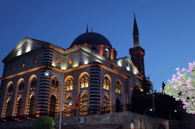 Bu kez darbeler ezanı değil ezanlar darbeyi susturdu