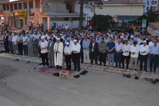 FETÖ dini bir cemaat gibi görünse de asla olmamıştır
