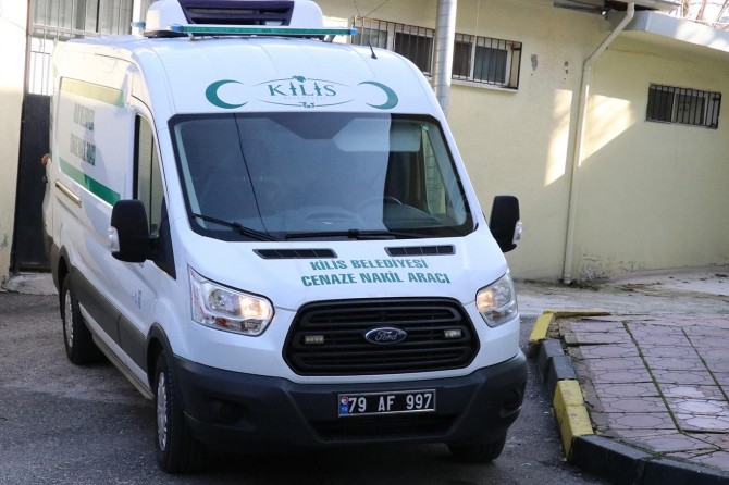 Kızını boğarak öldürdü iddiasıyla gözaltına alındı