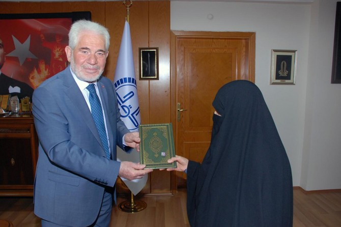 Sadaka-i cariye olarak evini vakfetti