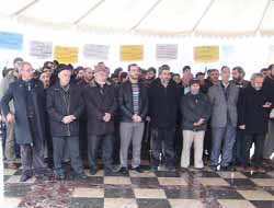 Başörtü Mini Etekle Bir Tutulmuştur