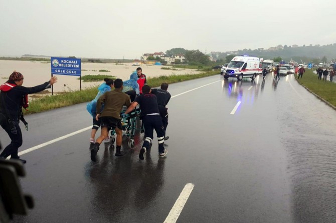 Sel nedeniyle mahsur kalan 174 kişi tahliye edildi