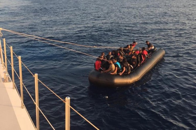 Li Behra Egeyê 62 penaber hatin girtin