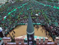 Hamas mitingi için onbinler Gazze'de toplandı