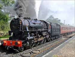 Rayların üzerinde feci ölüm