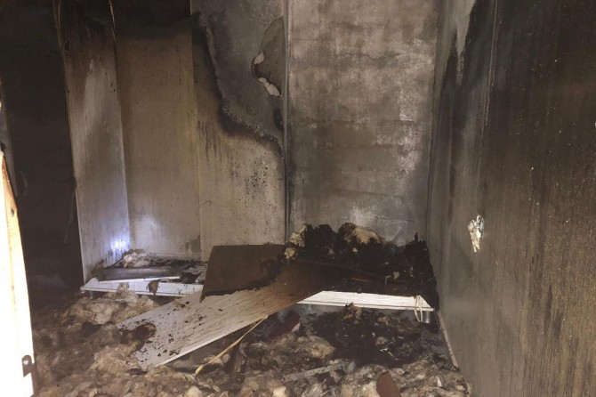 Elektrik kontağından çıkan yangın evi kül etti