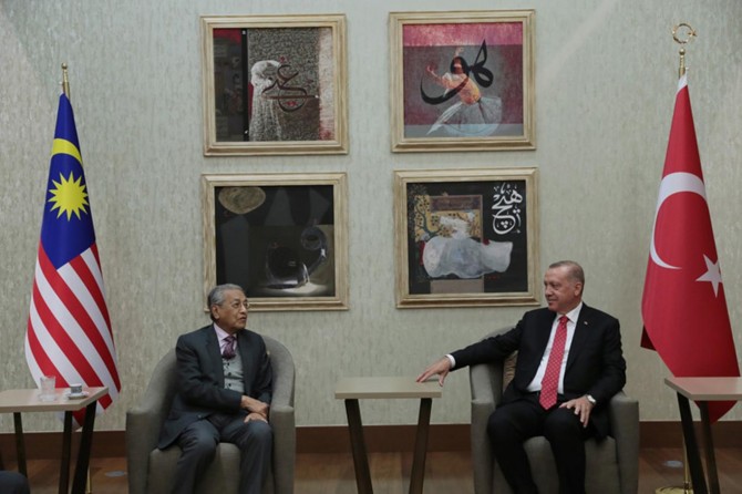 Cumhurbaşkanı Erdoğan, Malezya Başbakanı ile bir araya geldi