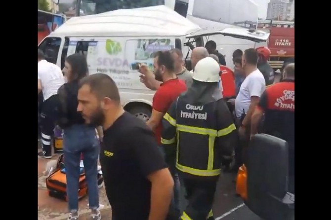 Fatsa'da yolcu otobüsü minibüsle çarpıştı: 3 ölü 7 yaralı