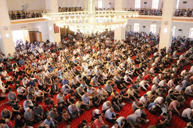 Cuma hutbesinde "beden mahremiyeti" ve "tesettüre" dikkat çekilecek