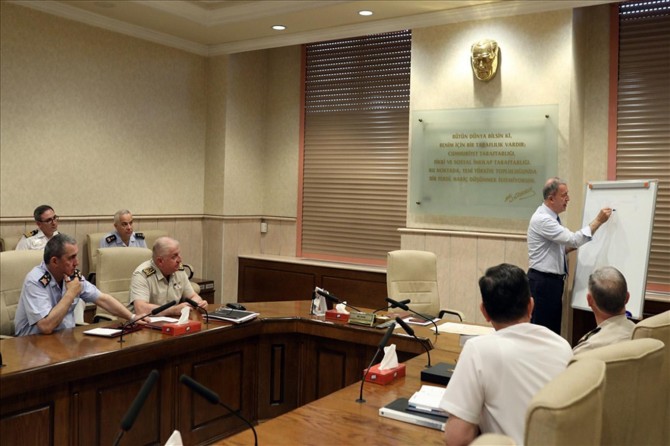 Minister Akar and commanders discussed possible offensive to east of Euphrates