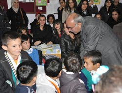 Kozluk  Meslek Yüksekokulu Öğrencilere Eğitici Araç Dağıttı