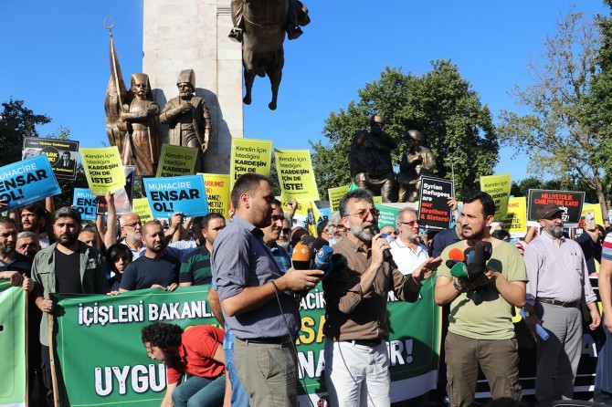 İstanbul'da kaydı olmayan Suriyelilerin il dışına çıkarılması kararı protesto edildi