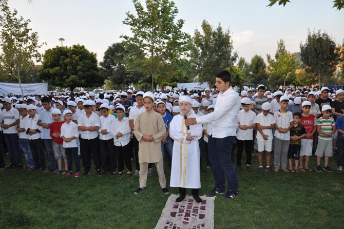 Kur'an Nesli Platformu'ndan namaz çağrısı