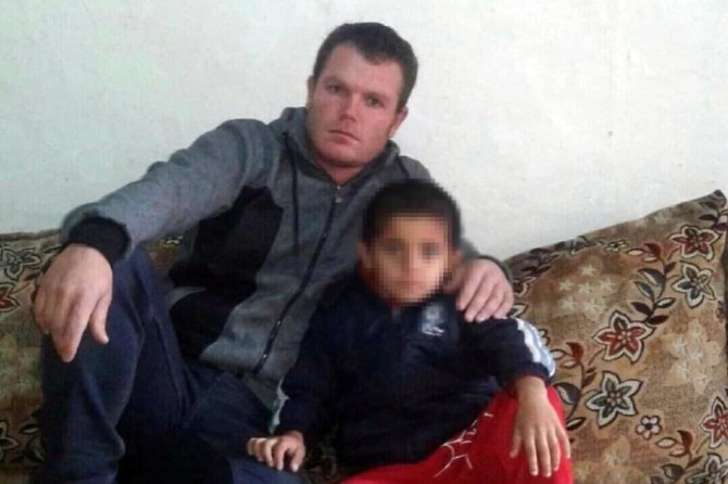 Êrîşa çekdarî li malbata Sûrîyeyî hat kirin: Kesek mir, yek jê pitik 3 kes birîndar bûn