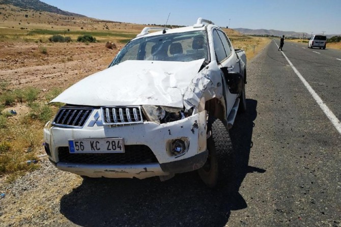 Takla atan araçtan yara almadan kurtuldu