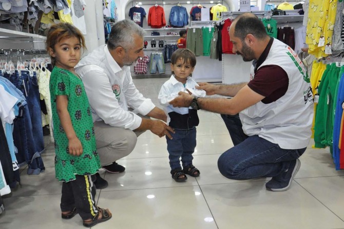 Avrupa Yetim Eli yetimlere bayram sevinci yaşattı