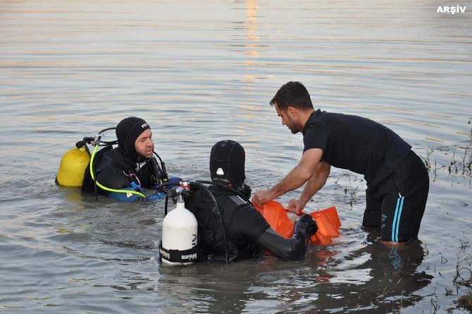 Malazgirt'te nehre giren 3 öğrenci boğuldu, 1 kişi de kayıp