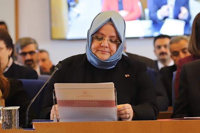 Engellilere evde bakım aylığı erken ödenecek