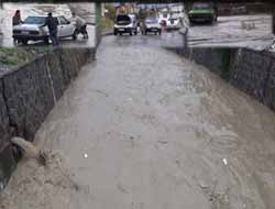 Kuvvetli Yağış İzmir'i Etkisi Altına Aldı