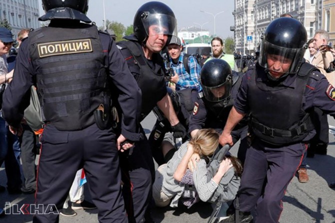 Some 800 people detained in protests in Moscow