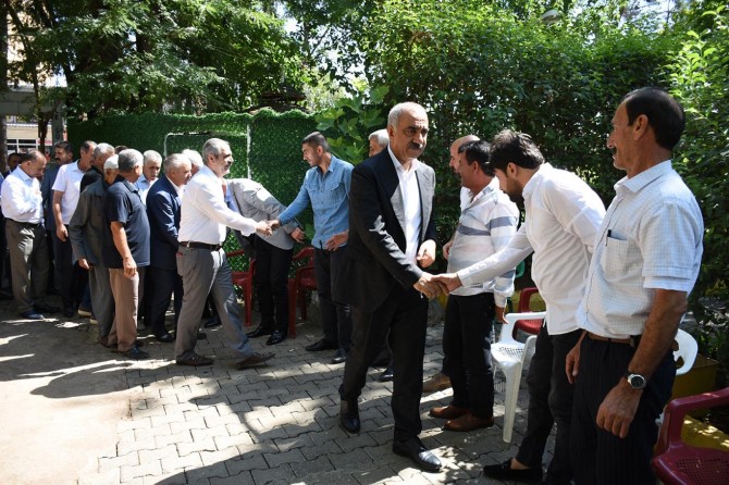 Hilvan Belediye Başkanı Bayık vatandaşlarla bayramlaştı